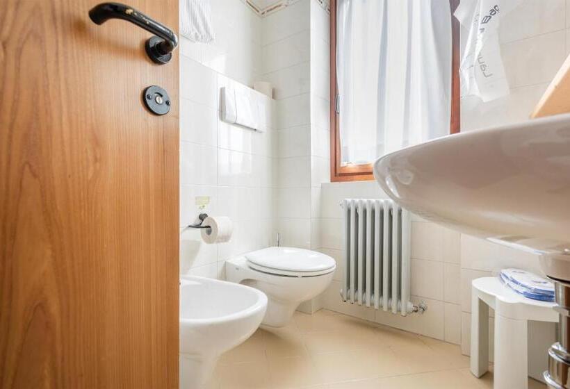 غرفة كمفورت مع بلكونة, Alpina