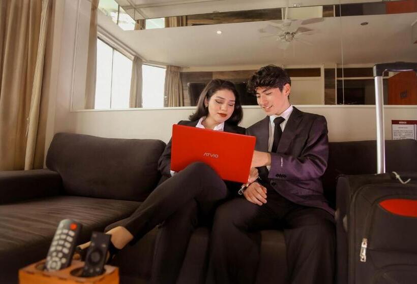اتاق لوکس با تخت بزرگ, Yours Hotel Lifestyle