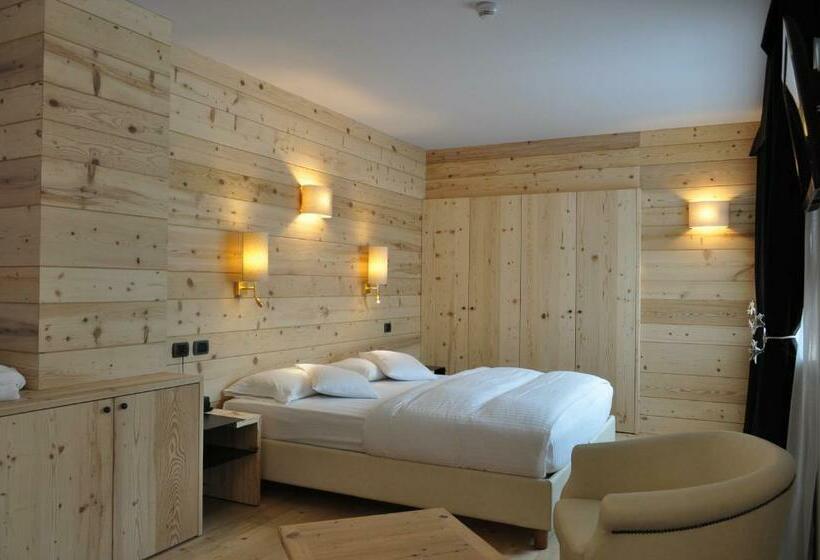 جناح جونيور, Chalet Laura Lodge