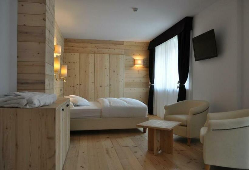 جناح جونيور, Chalet Laura Lodge