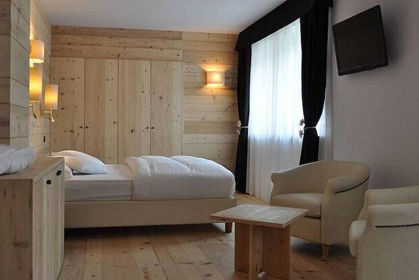 جناح جونيور, Chalet Laura Lodge