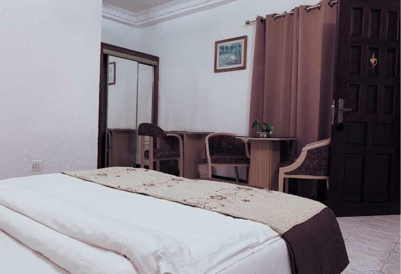 Люкс, Hill View Hotel West Airport