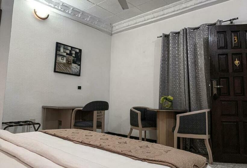 Люкс, Hill View Hotel West Airport