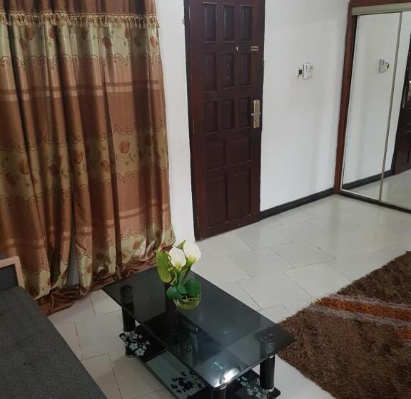 Люкс, Hill View Hotel West Airport