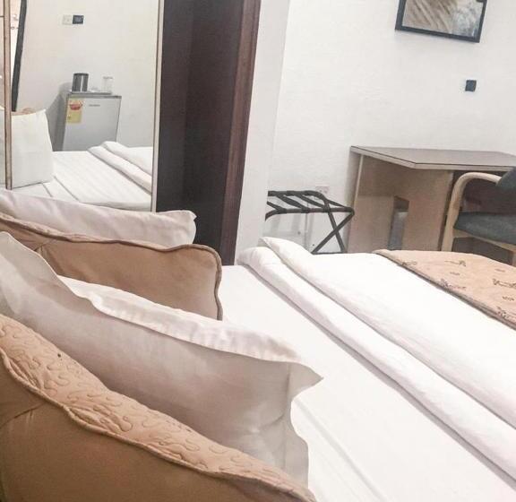 Люкс, Hill View Hotel West Airport