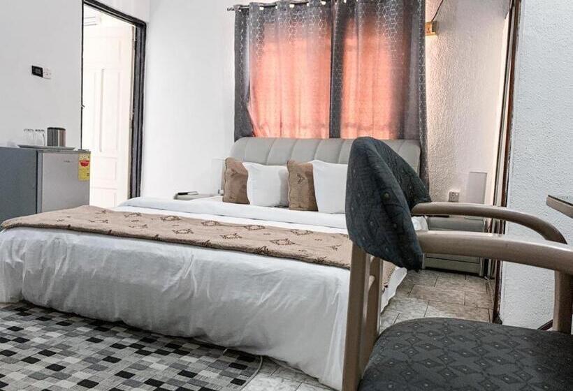 Люкс, Hill View Hotel West Airport