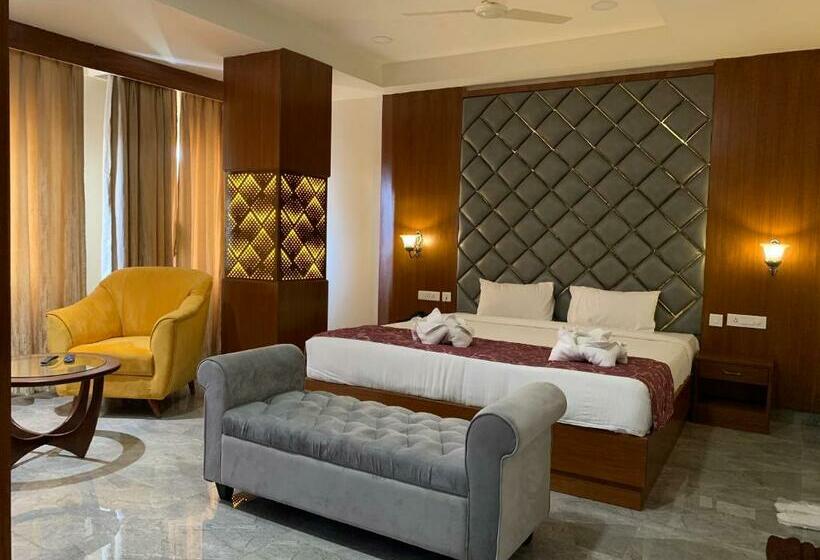 سوئیت پرزیدنت, Hyderabad Grand