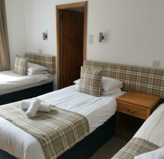 基本三人间, Loch Long