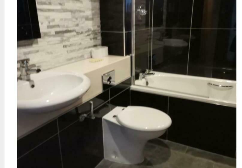 חדר בסיסי לשלושה, Loch Long