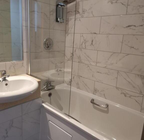 家庭间, Loch Long