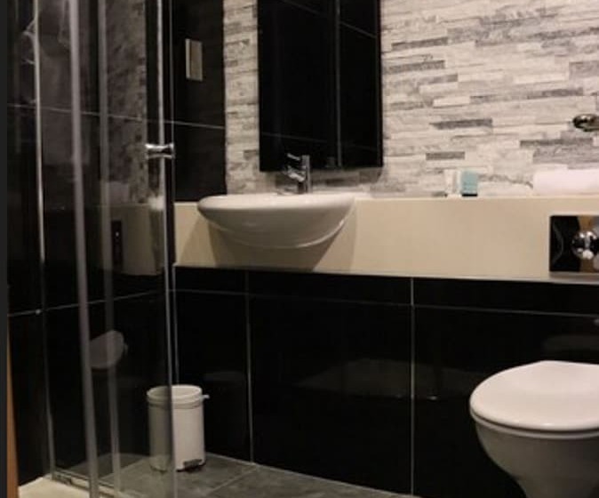 חדר בסיסי לשלושה, Loch Long