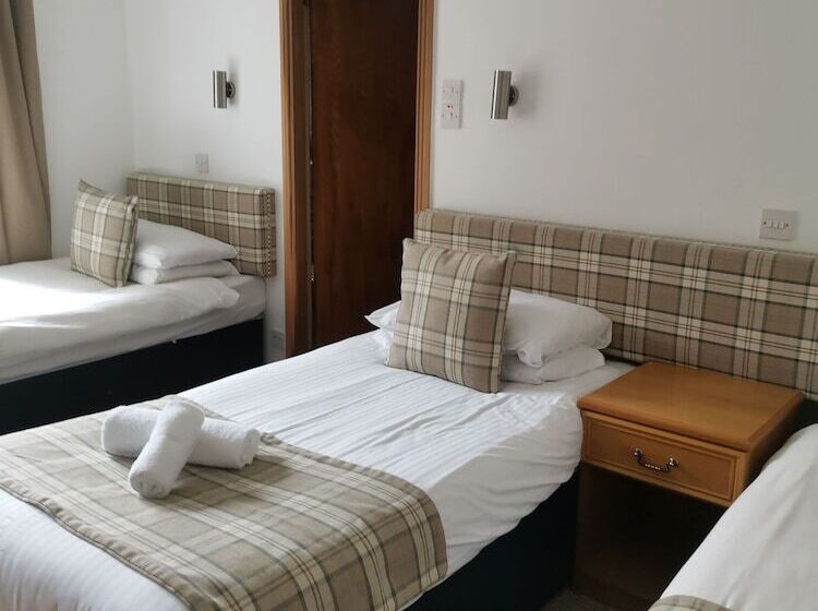 基本三人间, Loch Long