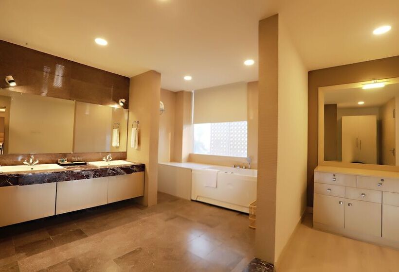 סוויטה אקזקיוטיב, Patliputra Continental