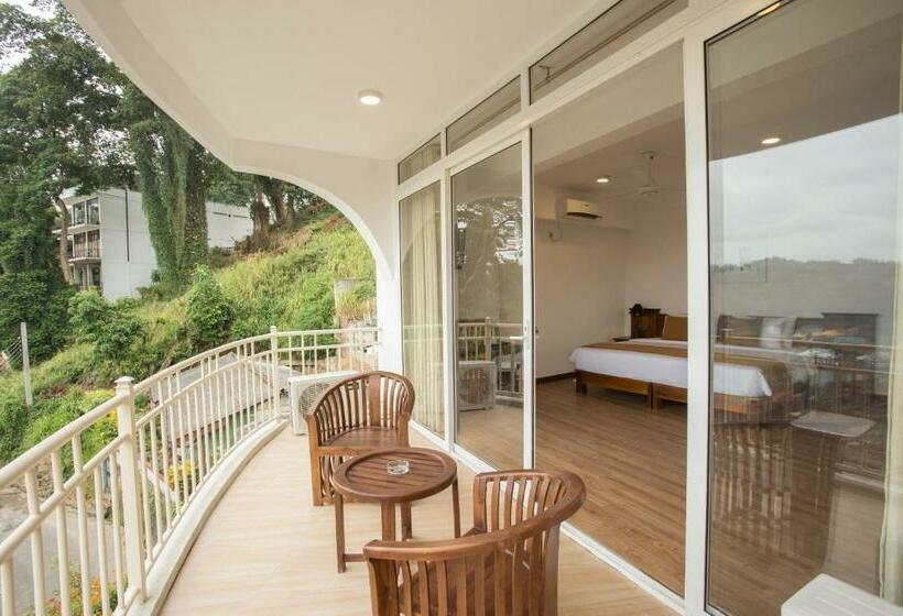 3 Bett Deluxe Zimmer, Sandriana Lake View