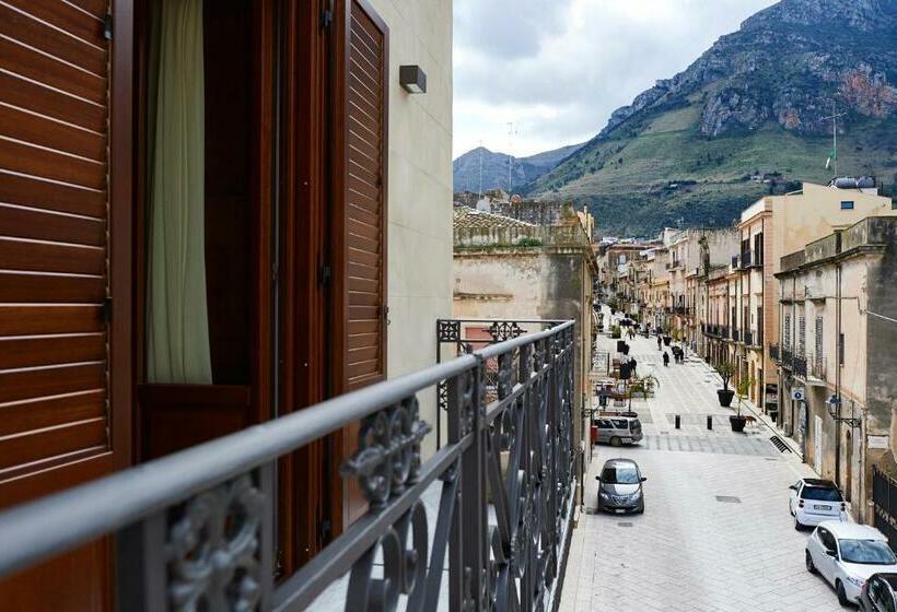 סוויטת ג'וניור עם מרפסת, Sopra Le Mura