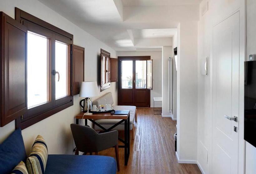 סוויטת ג'וניור נוף לים, Sopra Le Mura