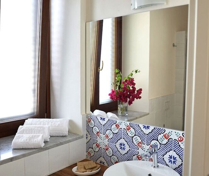 סוויטת ג'וניור עם מרפסת, Sopra Le Mura