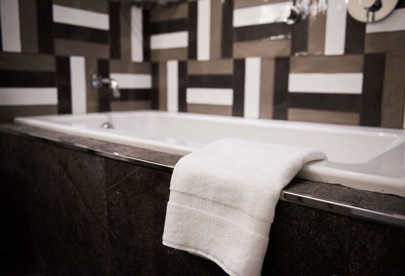 غرفه قياسيه سريرين مزدوجين, The Troubadour Hotel New Orleans