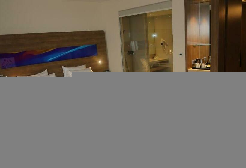 חדר סופריור עם מיטת קינג, Novotel Taiping Perak