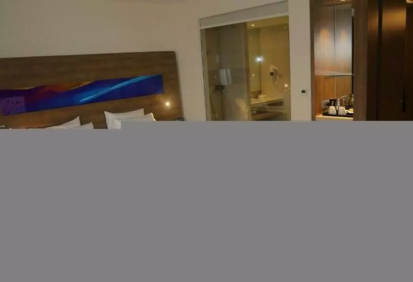 キングサイズベッドのスーペリアルーム, Novotel Taiping Perak