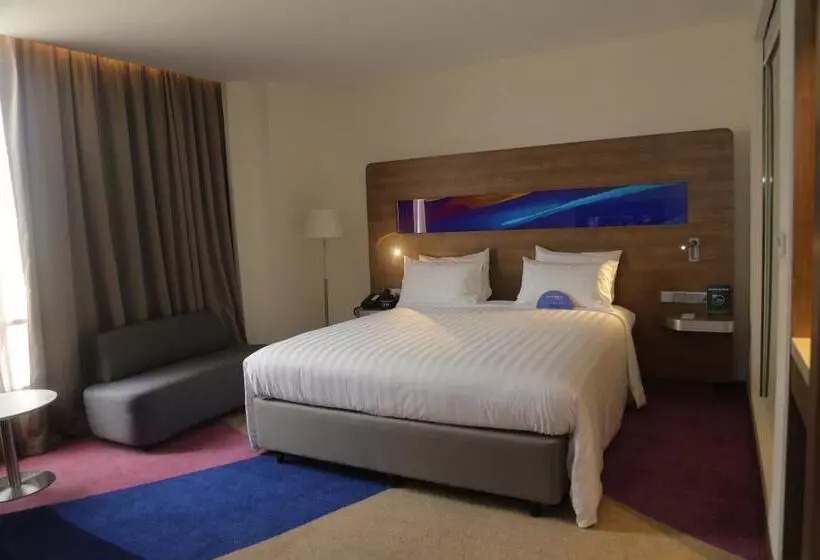 キングサイズベッドのスーペリアルーム, Novotel Taiping Perak