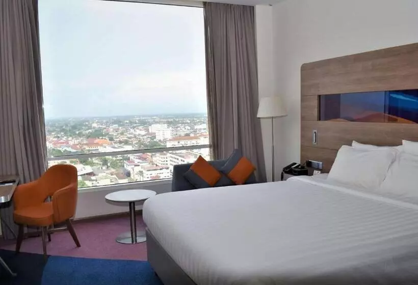 キングサイズベッドのスーペリアルーム, Novotel Taiping Perak