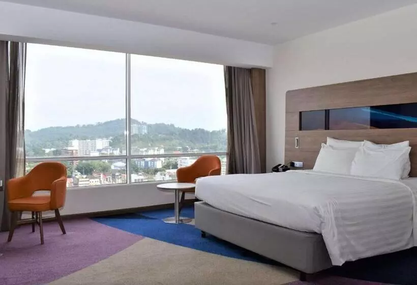 キングサイズベッドのデラックスルーム, Novotel Taiping Perak