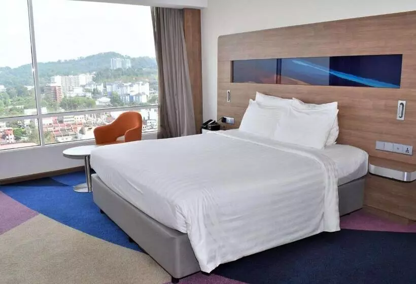 キングサイズベッドのデラックスルーム, Novotel Taiping Perak