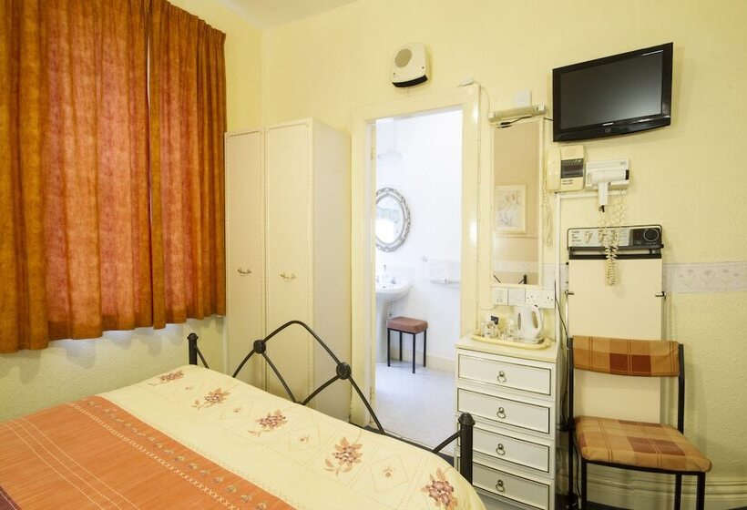 חדר סטנדרט לשלושה, Brooklands Over 50 S Only