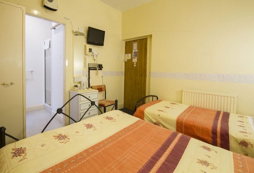 חדר סטנדרט לשלושה, Brooklands Over 50 S Only