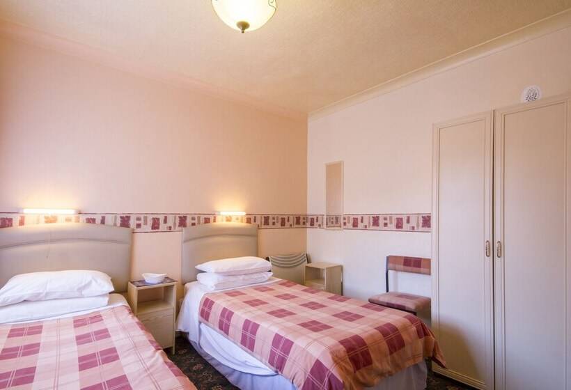 חדר סטנדרט, Brooklands Over 50 S Only