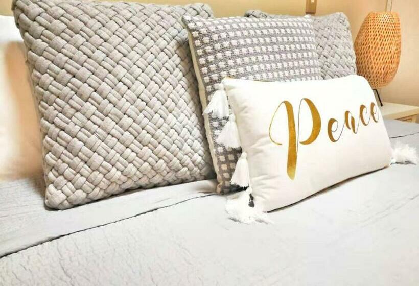 استودیوی استاندارد, Colombo Lodge