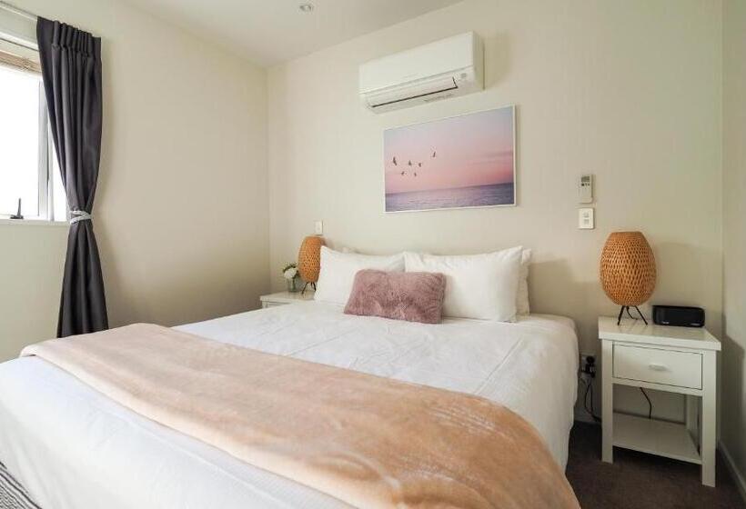 استودیوی سوپریور, Colombo Lodge