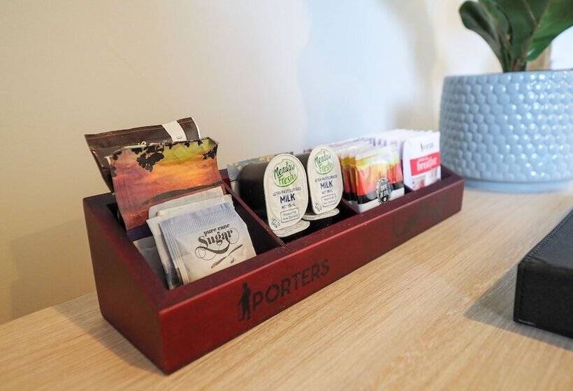 استودیوی سوپریور, Colombo Lodge