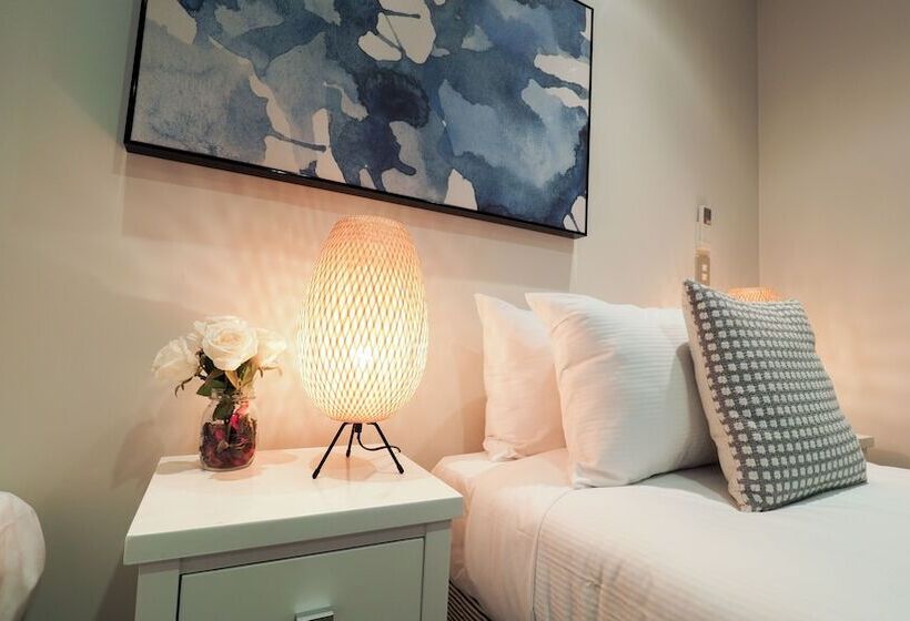 استودیوی سوپریور, Colombo Lodge