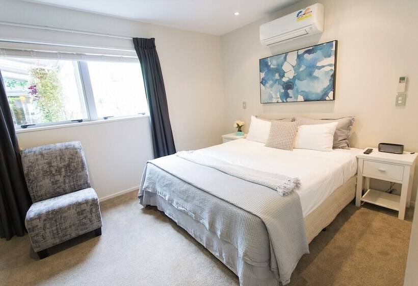 استودیوی سوپریور, Colombo Lodge