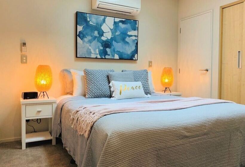 استودیوی سوپریور, Colombo Lodge