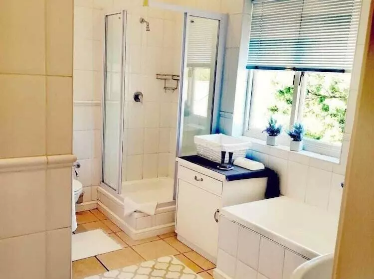 اتاق خانوادگی, Oude Berg Guesthouse 10 Caledon Street