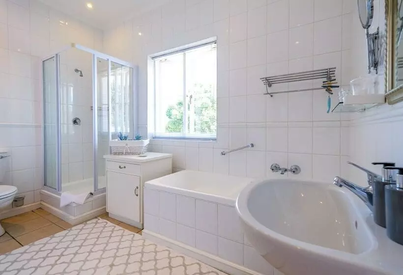 اتاق خانوادگی, Oude Berg Guesthouse 10 Caledon Street