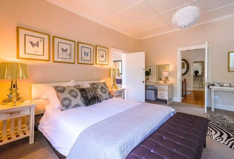 اتاق خانوادگی, Oude Berg Guesthouse 10 Caledon Street