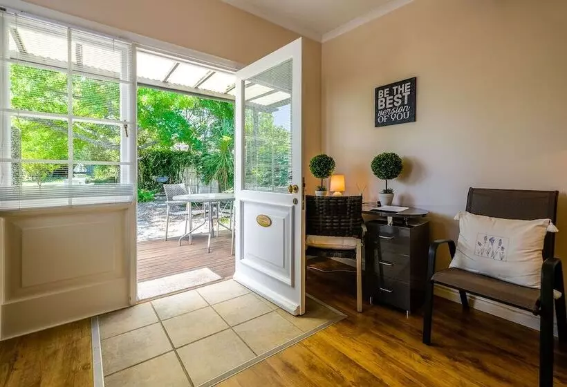 استودیوی استاندارد, Oude Berg Guesthouse 10 Caledon Street