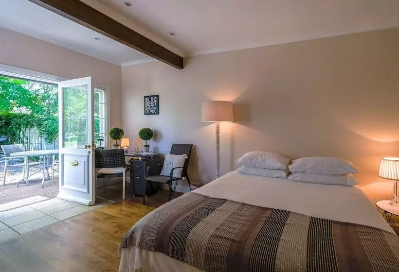 استودیوی استاندارد, Oude Berg Guesthouse 10 Caledon Street