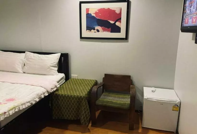 バス共有のスタンダードルーム, Noom Guesthouse