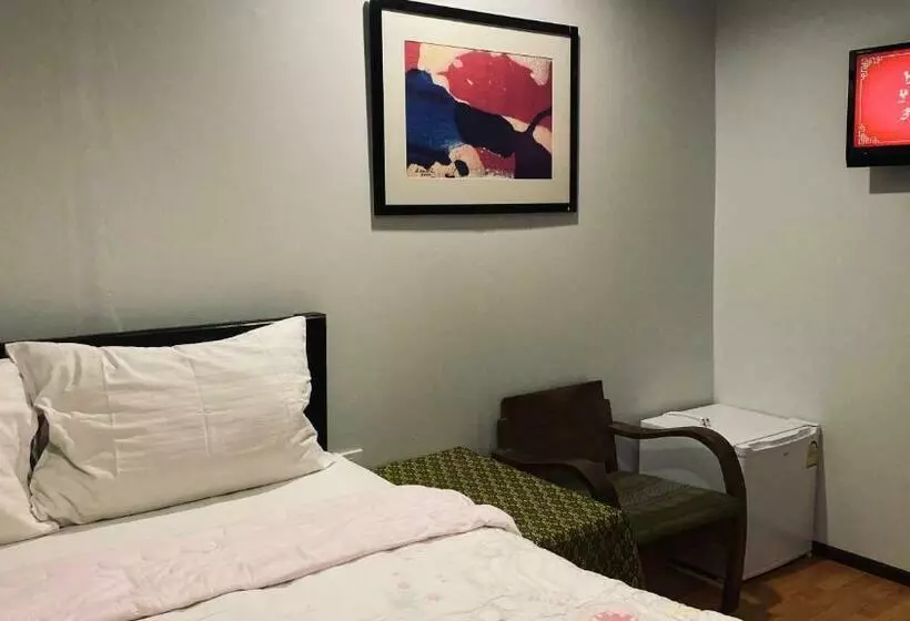 バス共有のスタンダードルーム, Noom Guesthouse