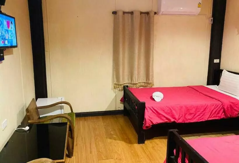 バス共有のスタンダードルーム, Noom Guesthouse