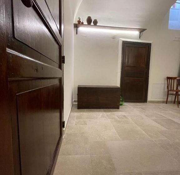 חדר משפחתי, Baroon Bistrot & B&b