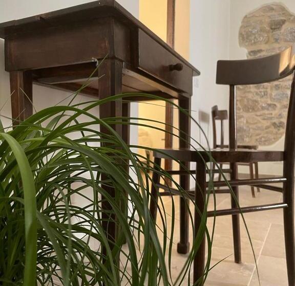 חדר משפחתי, Baroon Bistrot & B&b