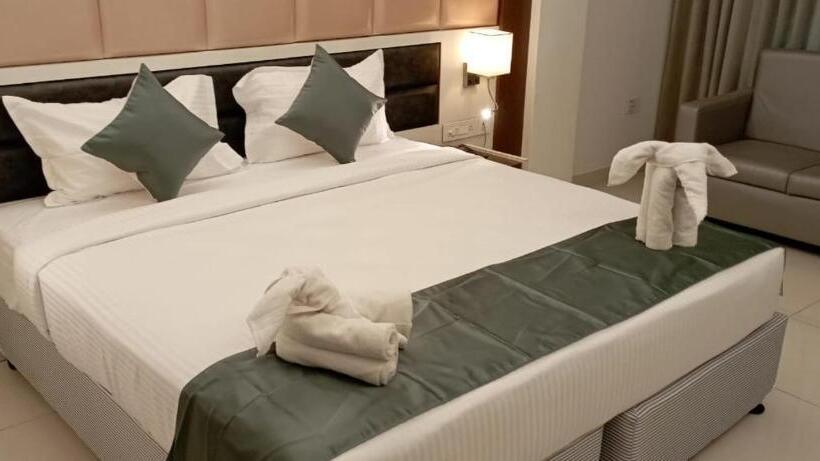 غرفة قياسية مطلة على المدينة, Konark