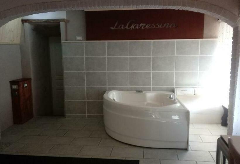 חדר סטנדרט עם מיטת קינג, Lagaressina Suite Anna   Jacuzzi & Spa