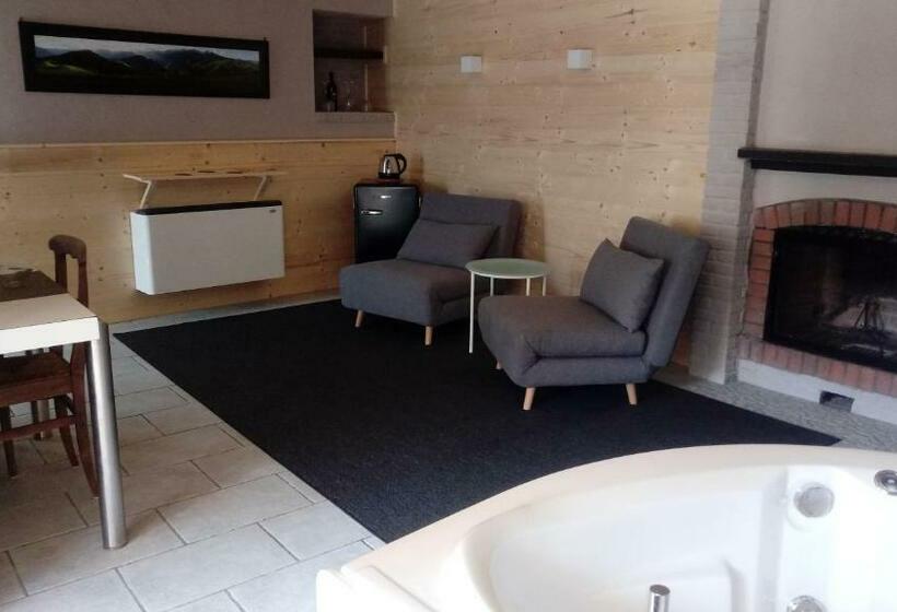 חדר סטנדרט עם מיטת קינג, Lagaressina Suite Anna   Jacuzzi & Spa